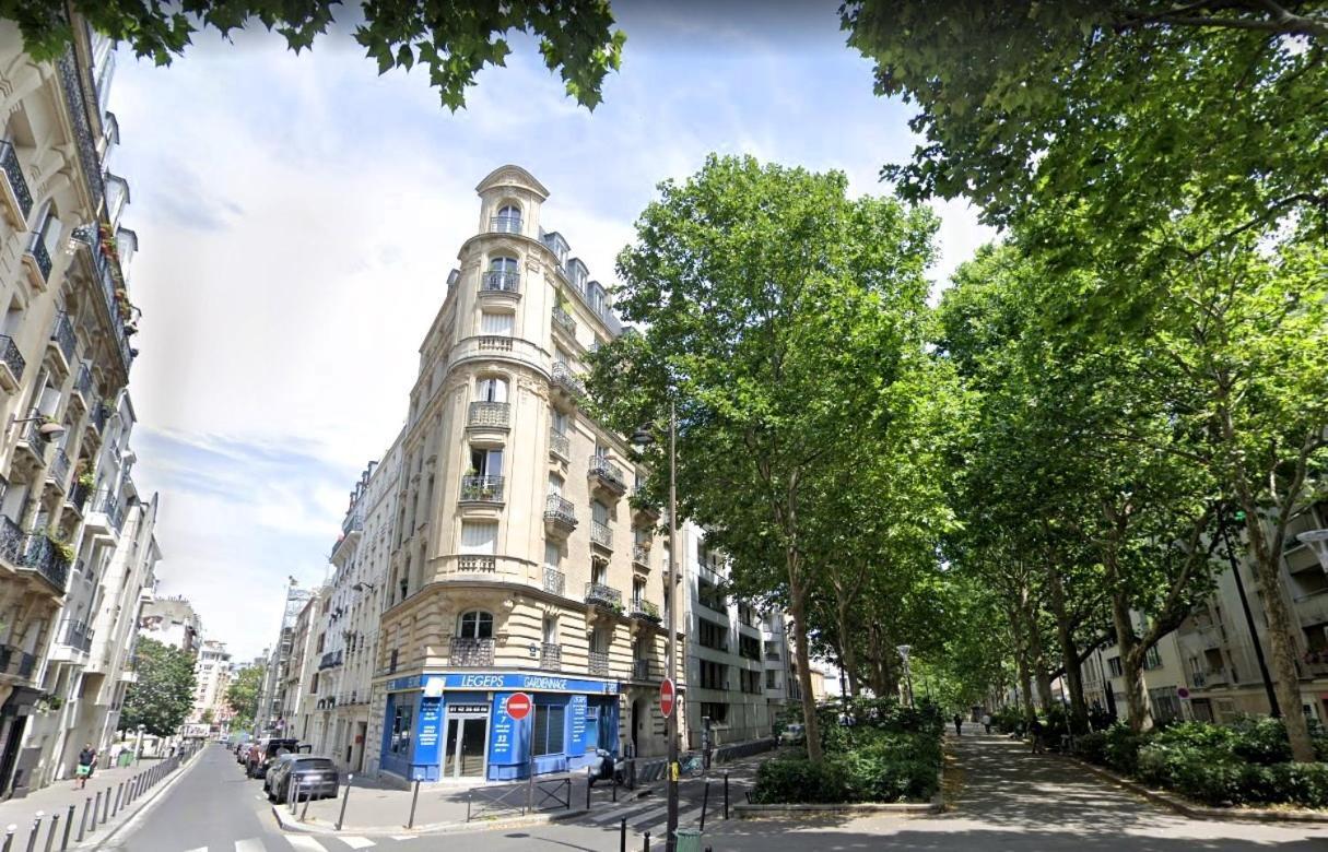 2 Bedrooms Chic 18th District Apartment Paris