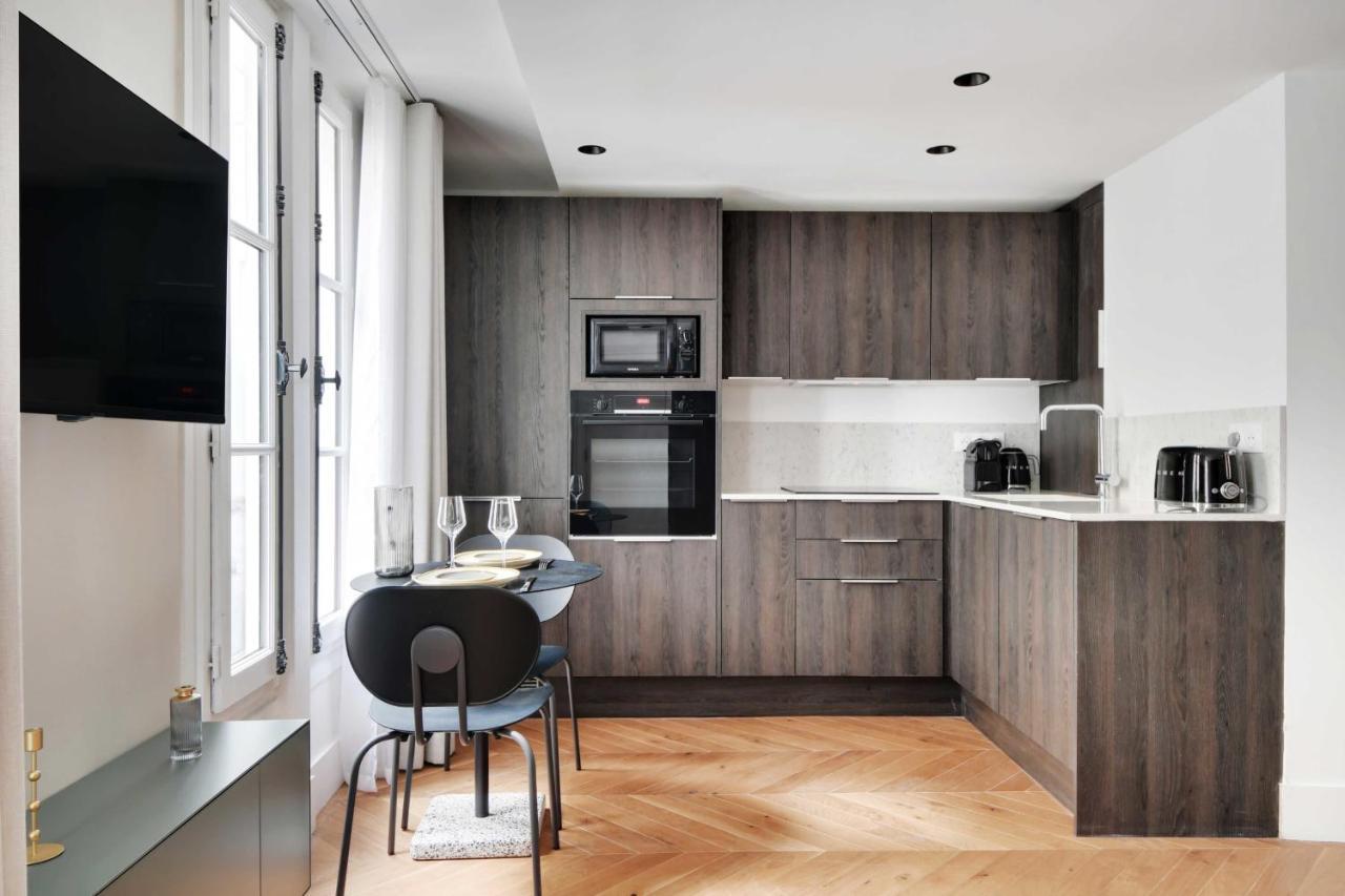 Brand New Modern Studio In Central - 2p - B1 *
