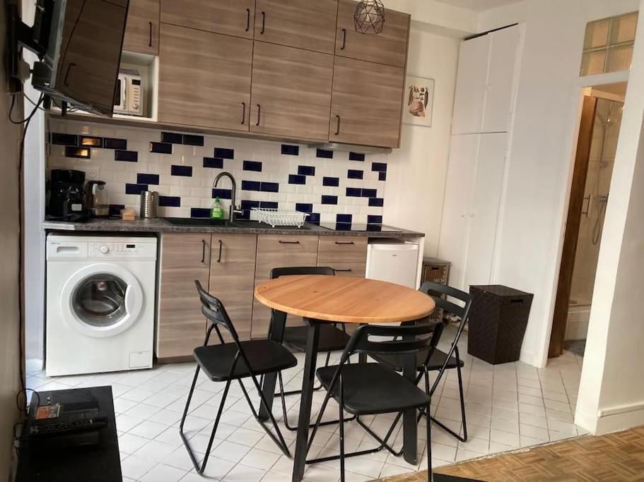 Joli A Saint Paul Apartment Paris