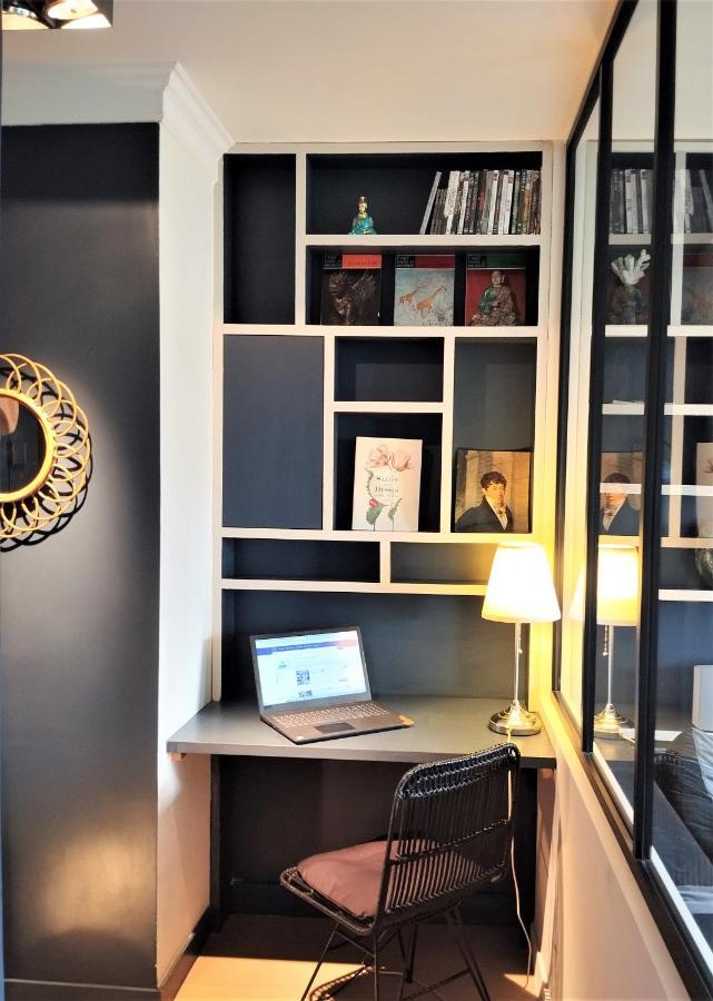 Elegant 48sqm Eiffel - View & Large Terrace Apartment Paris