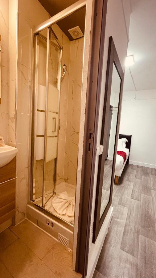 Louvain Hotel *