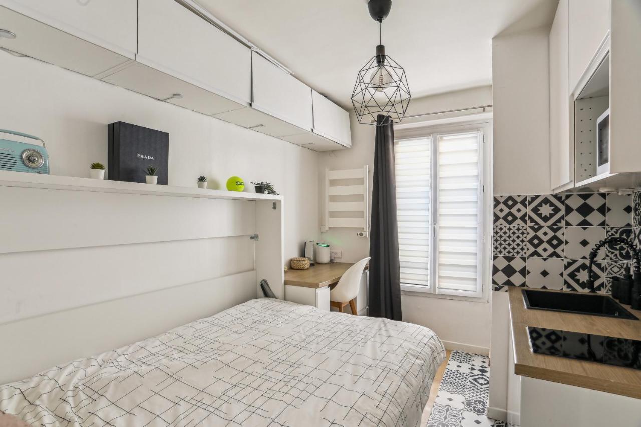 Small Comfortable Near Eiffel Tower Paris
