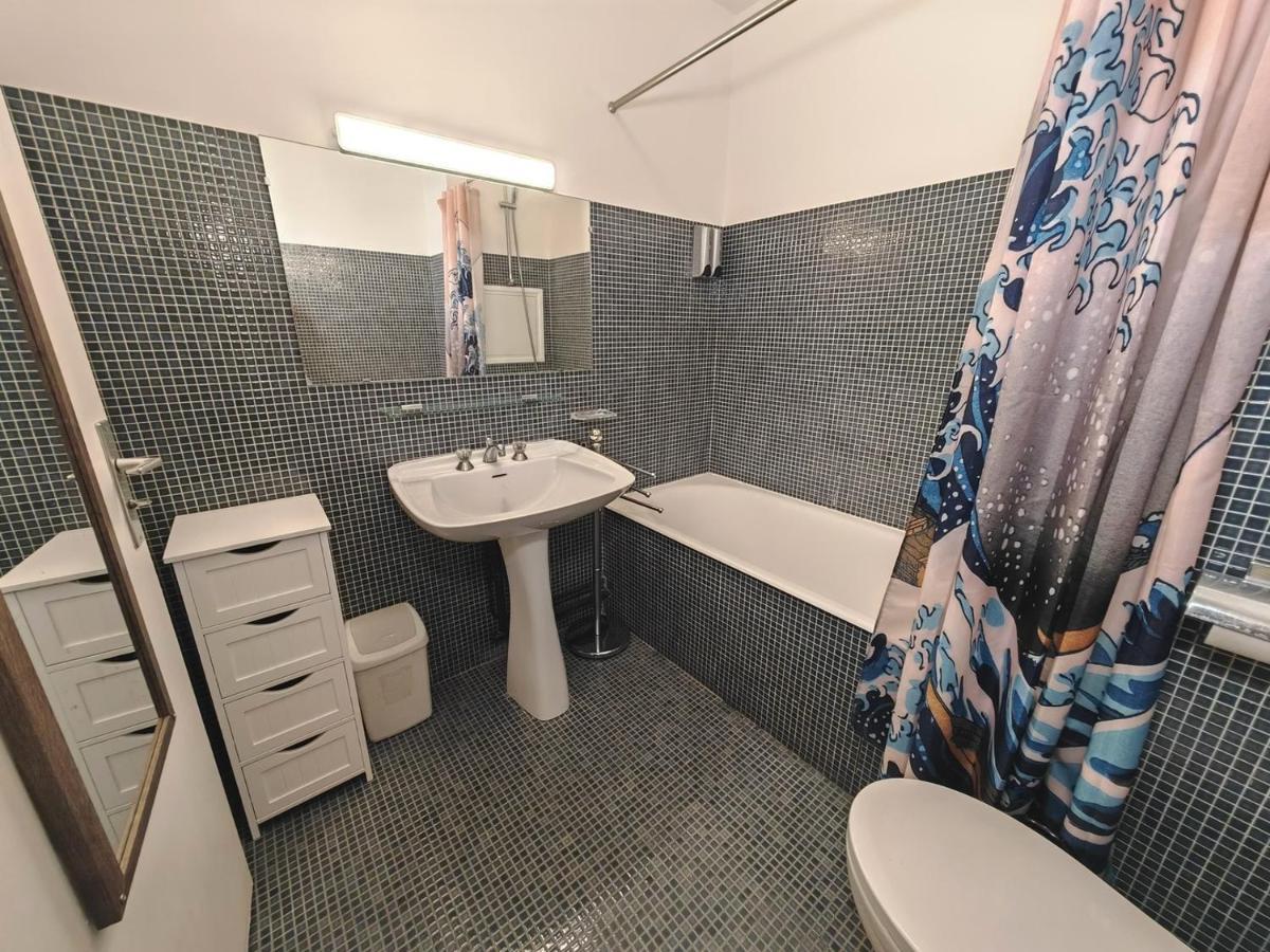 Appartement Avec Balcon Et Parking A Alesia *