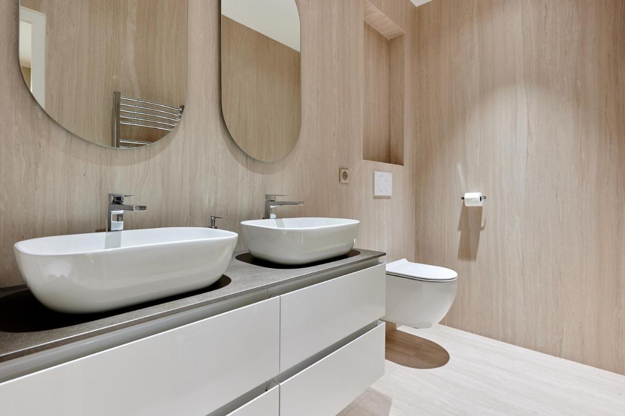 Center Of By Prestige Apartment *