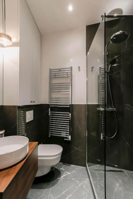 Modern 2 Bedrooms Near Louvre