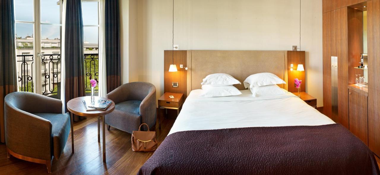 Hotel Radisson Blu Champs-elysées, 5*