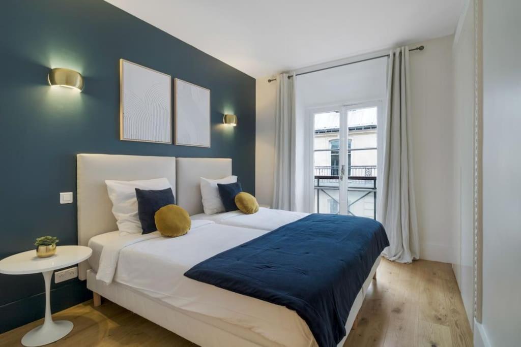Amazingapartment #gallerieslafayette #madeleine#ac Apartment