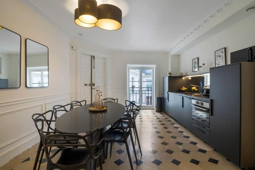 Amazingapartment #gallerieslafayette #madeleine#ac Apartment