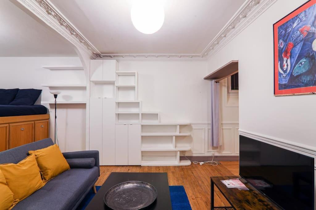 Studio Tour Eiffel Garibaldi Apartment Paris