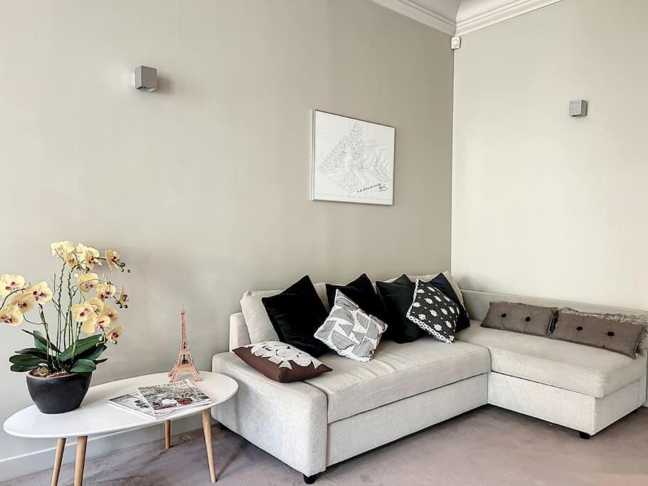 Confidentiel, Particulier 16eme Apartment *