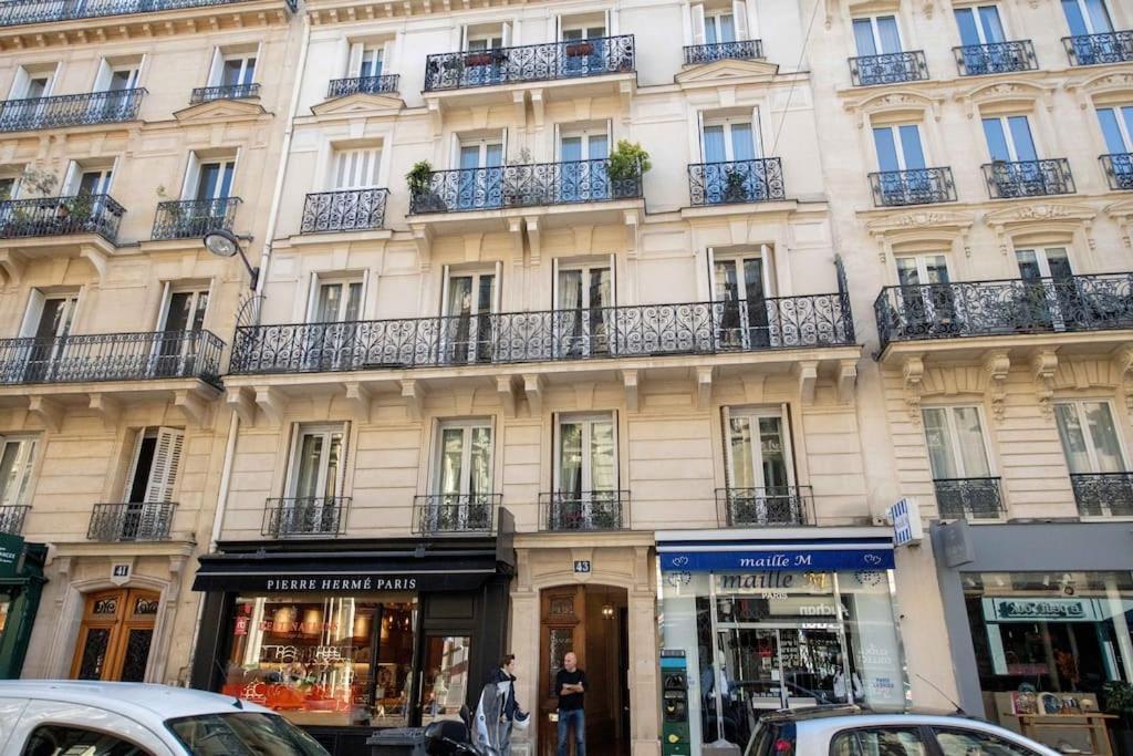Apartment Part Of Saint-germain-des Pres / 3 Bedrooms *