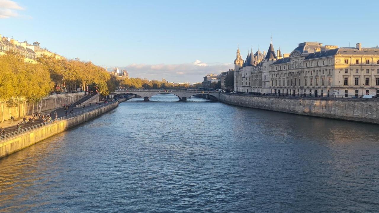 Apartment Urban Flat 128 - Art Rock 4bdr Flat Near Champs-elysees Paris