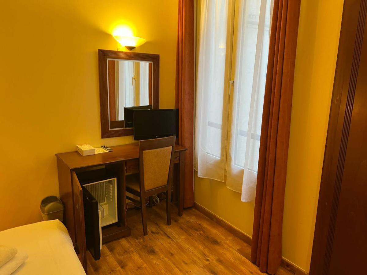 121 Hotel Paris