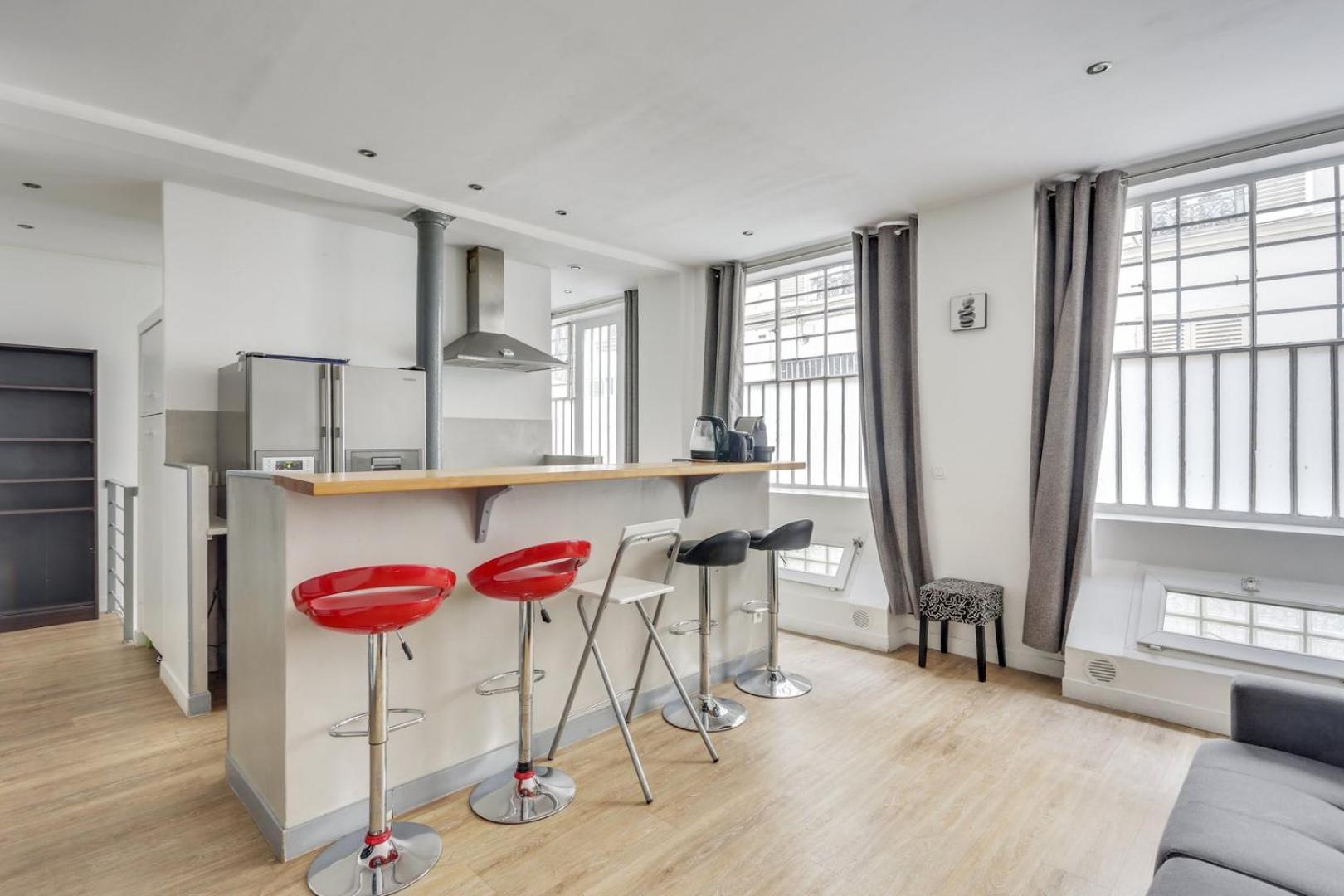 163 Carole 3 Bdr Souplex Central Paris
