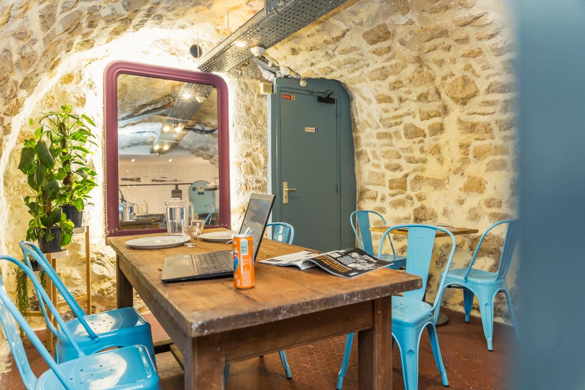 Young And Happy Latin Quarter By Hiphophostels Auberge de jeunesse