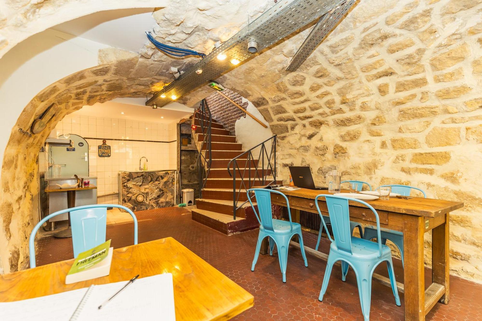 Young And Happy Latin Quarter By Hiphophostels Paris