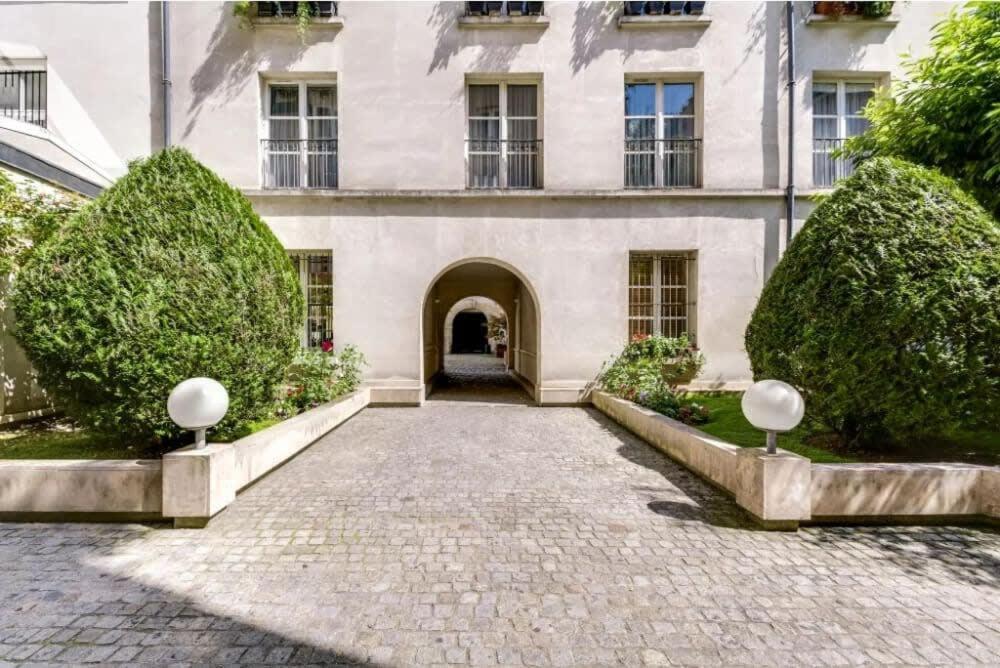 Modern And Eclectic 3bd Duplex In Le Marais! Apartamento Paris
