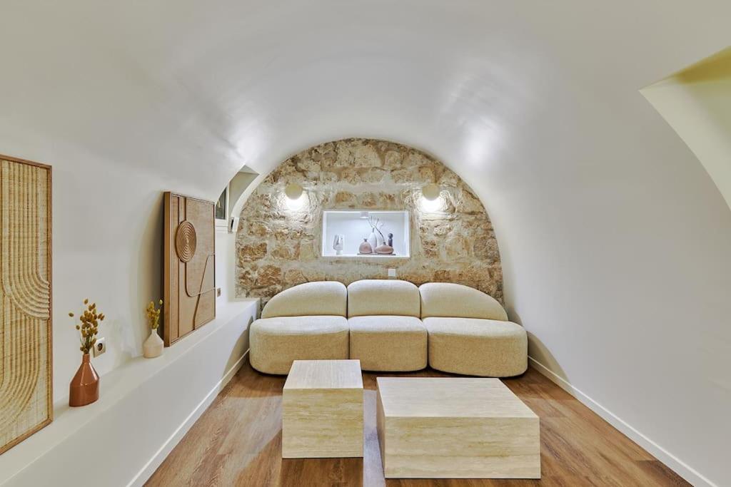 Apartment Le Marais Place Des Vosges By Prestige