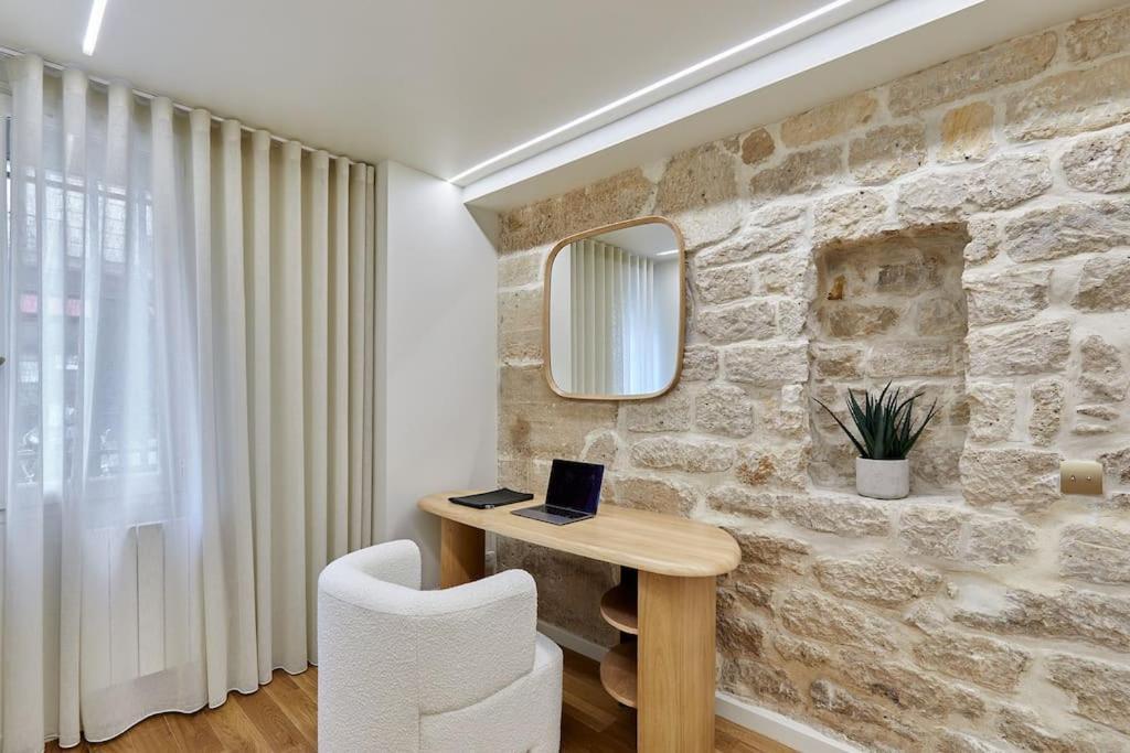 Apartment Le Marais Place Des Vosges By Prestige Paris