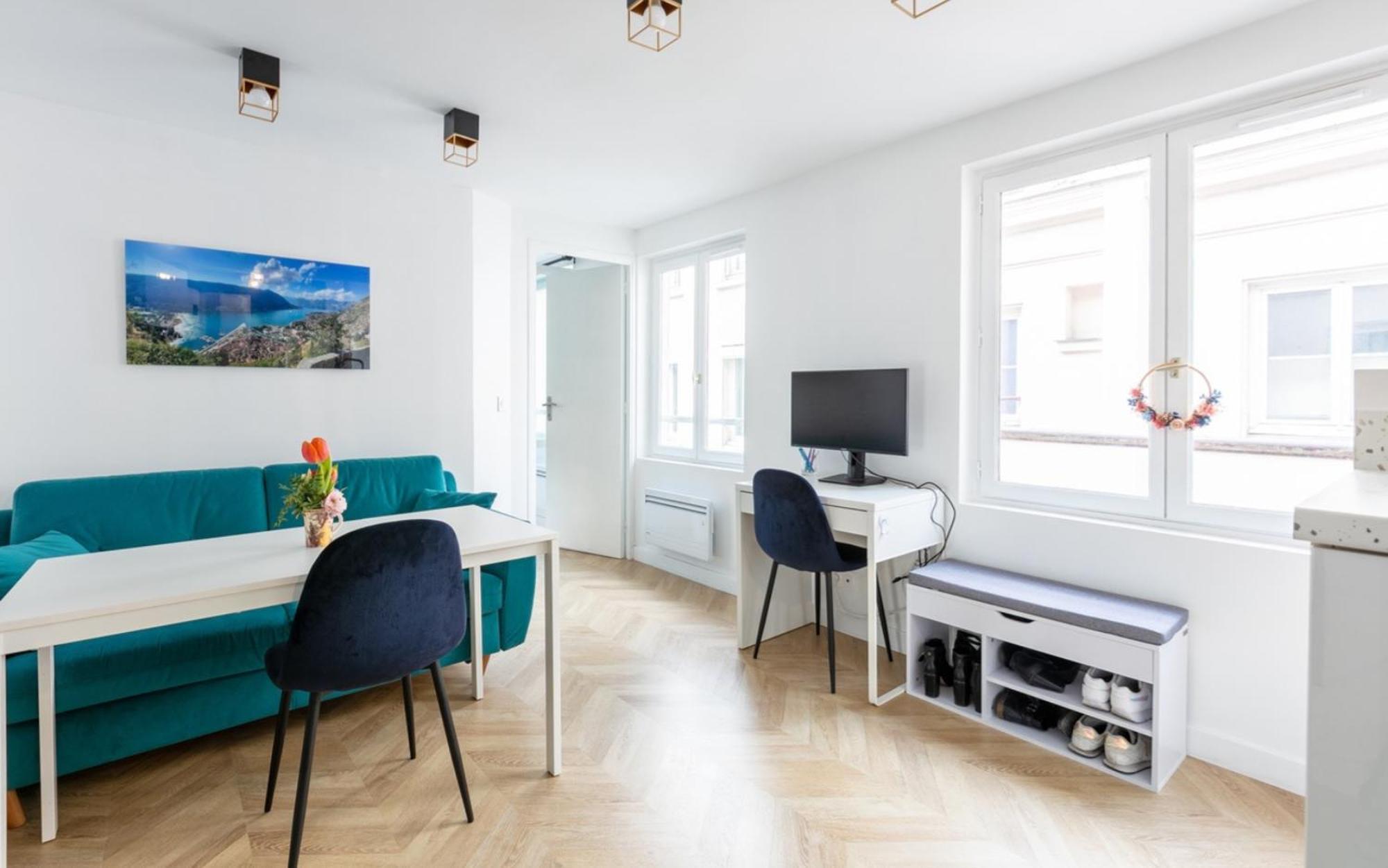 Charme Bleu Chaussee D'antin By Weekome Paris