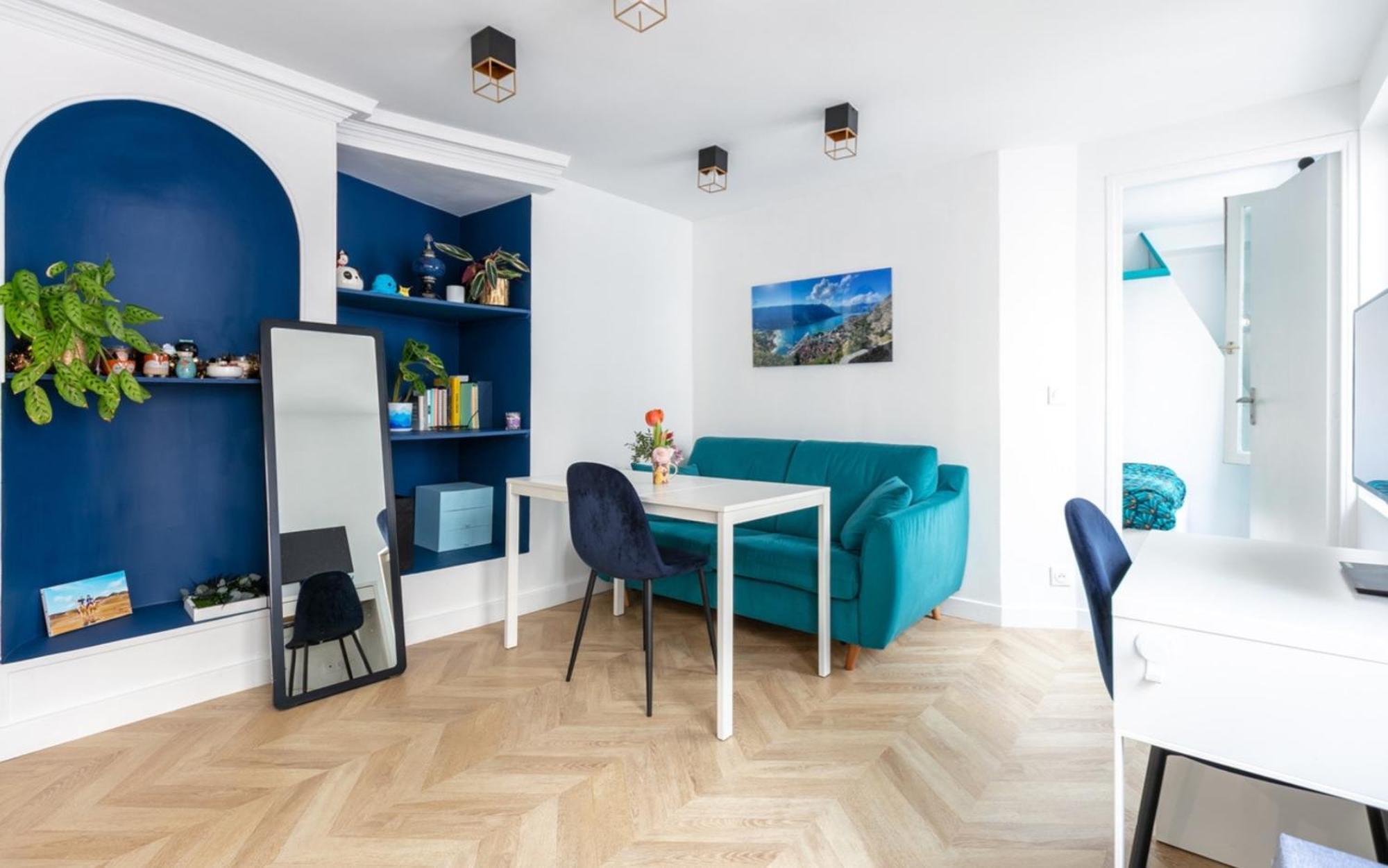Charme Bleu Chaussee D'antin By Weekome Paris