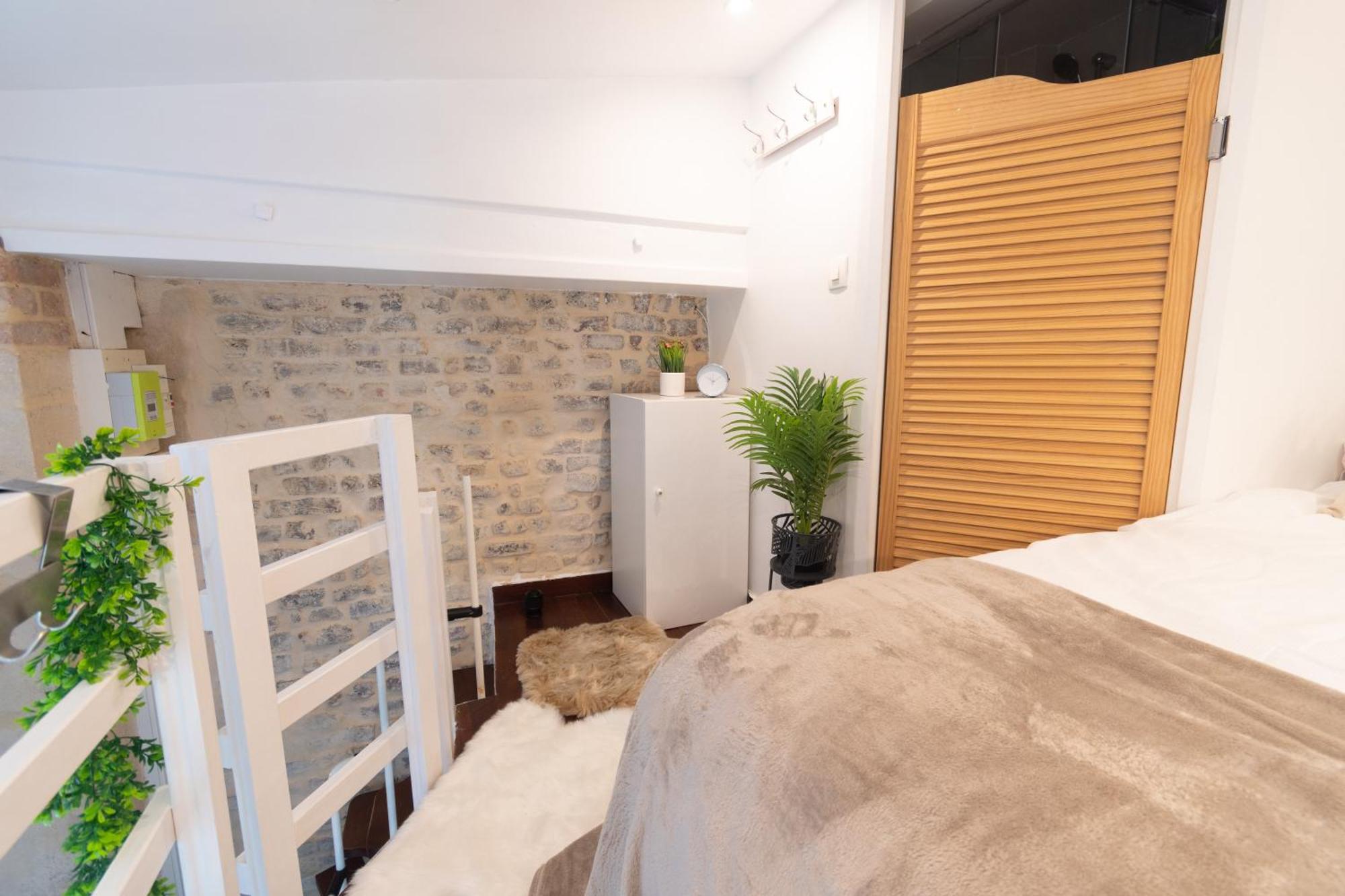 Apartment Duplex Parisien Metro13