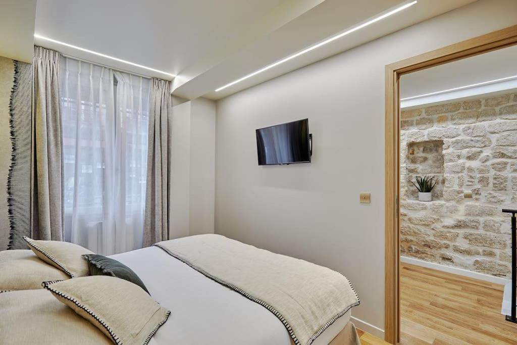 Le Marais Place Des Vosges By Prestige Paris
