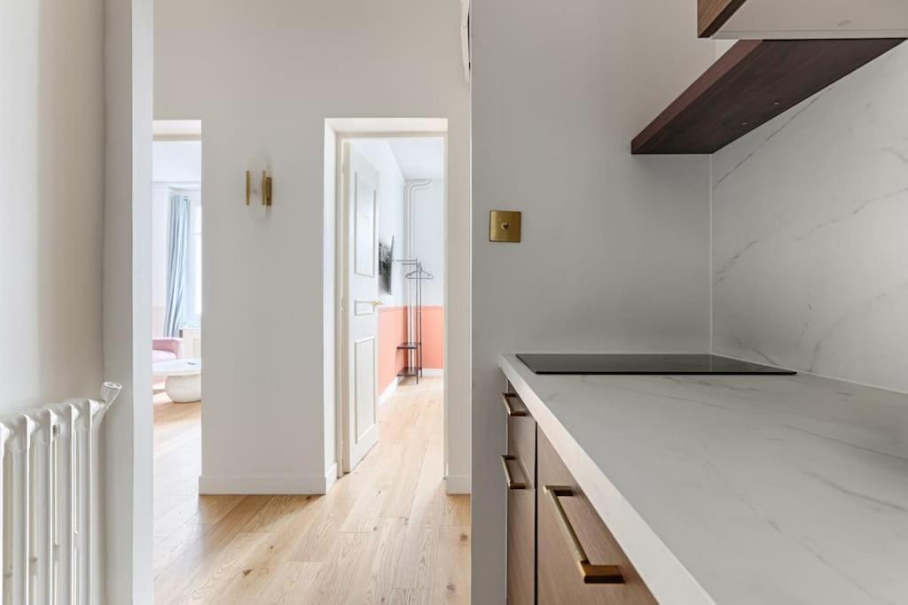 Apartment Mykeypers - Design & Cosy Flat 2br Center - Moulin Rouge *