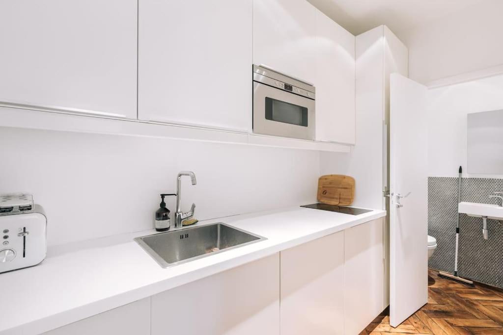 Bright In The 10arr. - 4 People Apartment *