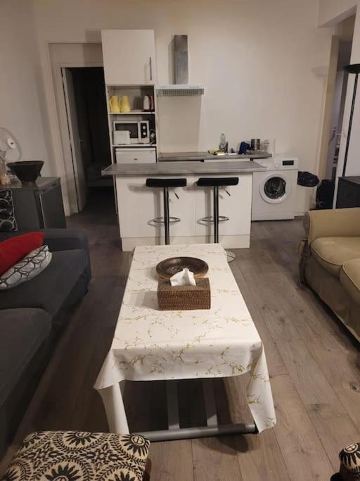 2 1 Salle De Bain 8eme Champs Elysees Apartamento *