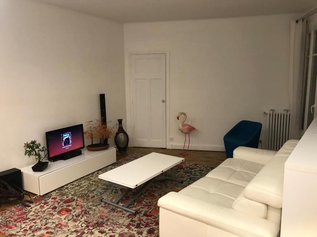 Apartment Read Well - Spare Double Bedroom In Cosy Close To Convention Center In 15th District