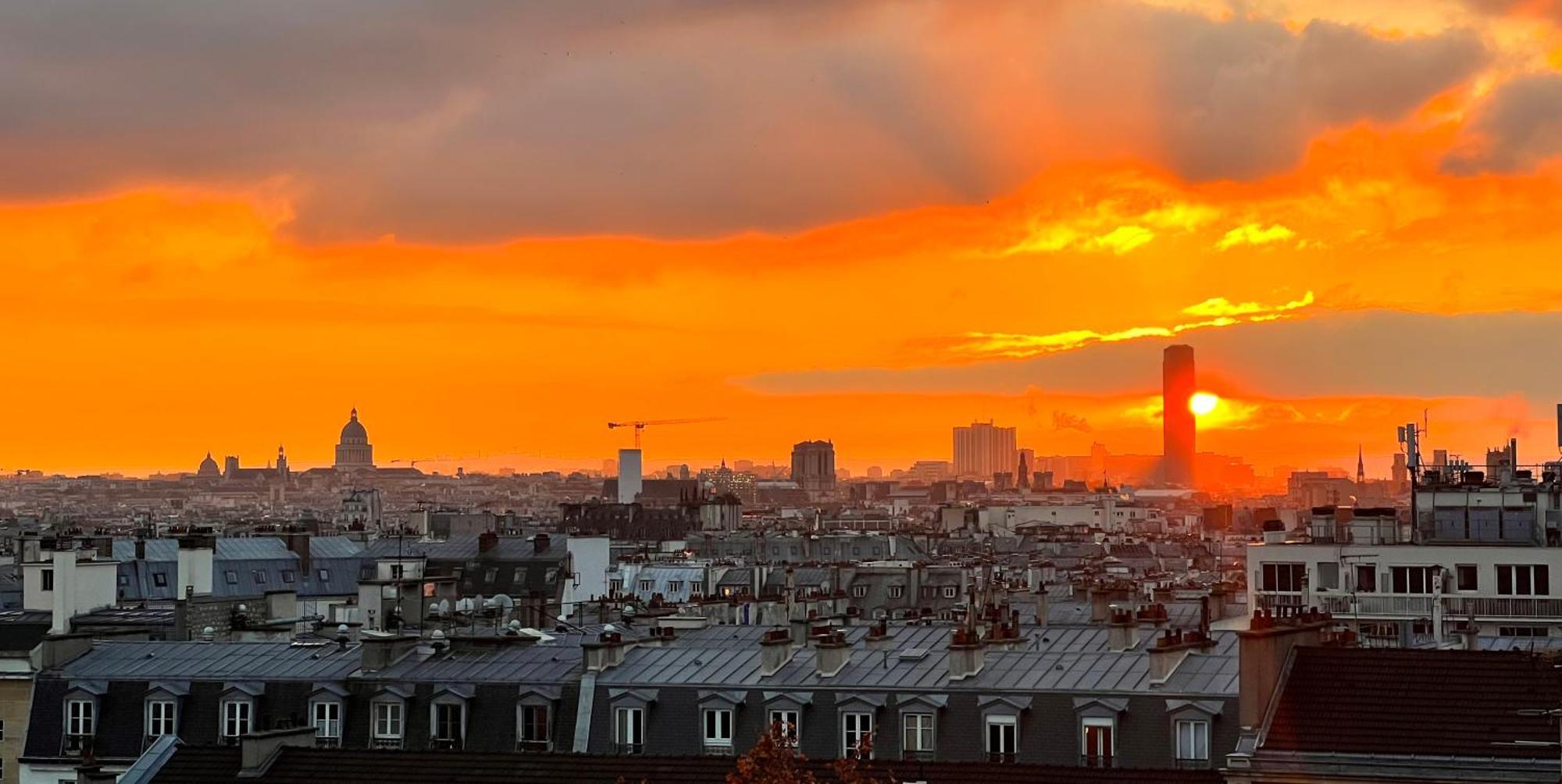 Hospedagem domiciliar With Fabulous View On Roofs Paris