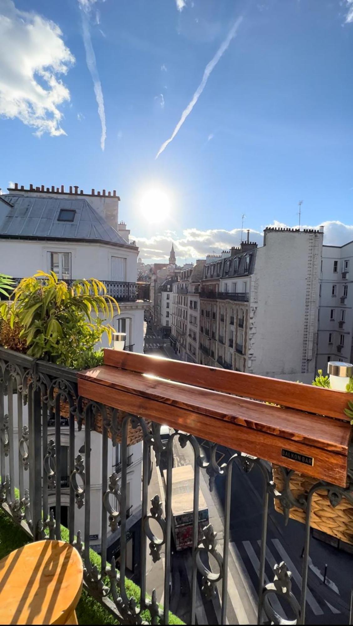 Vue Montmartre & Balcon