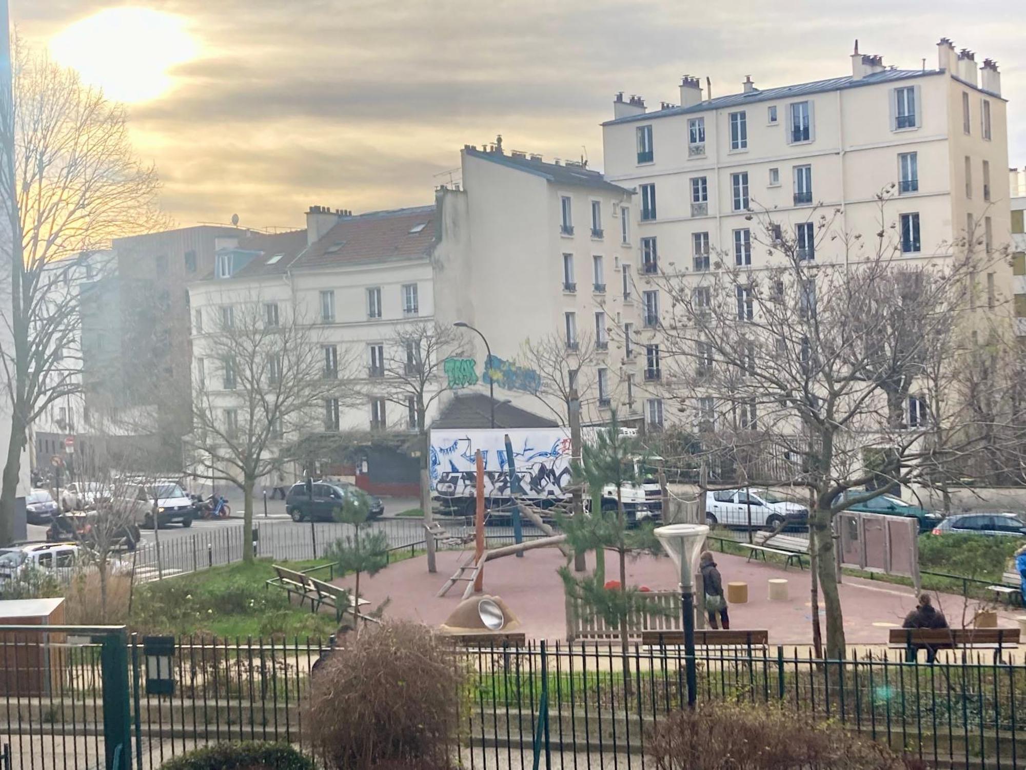 Family Friends Apartment Paris