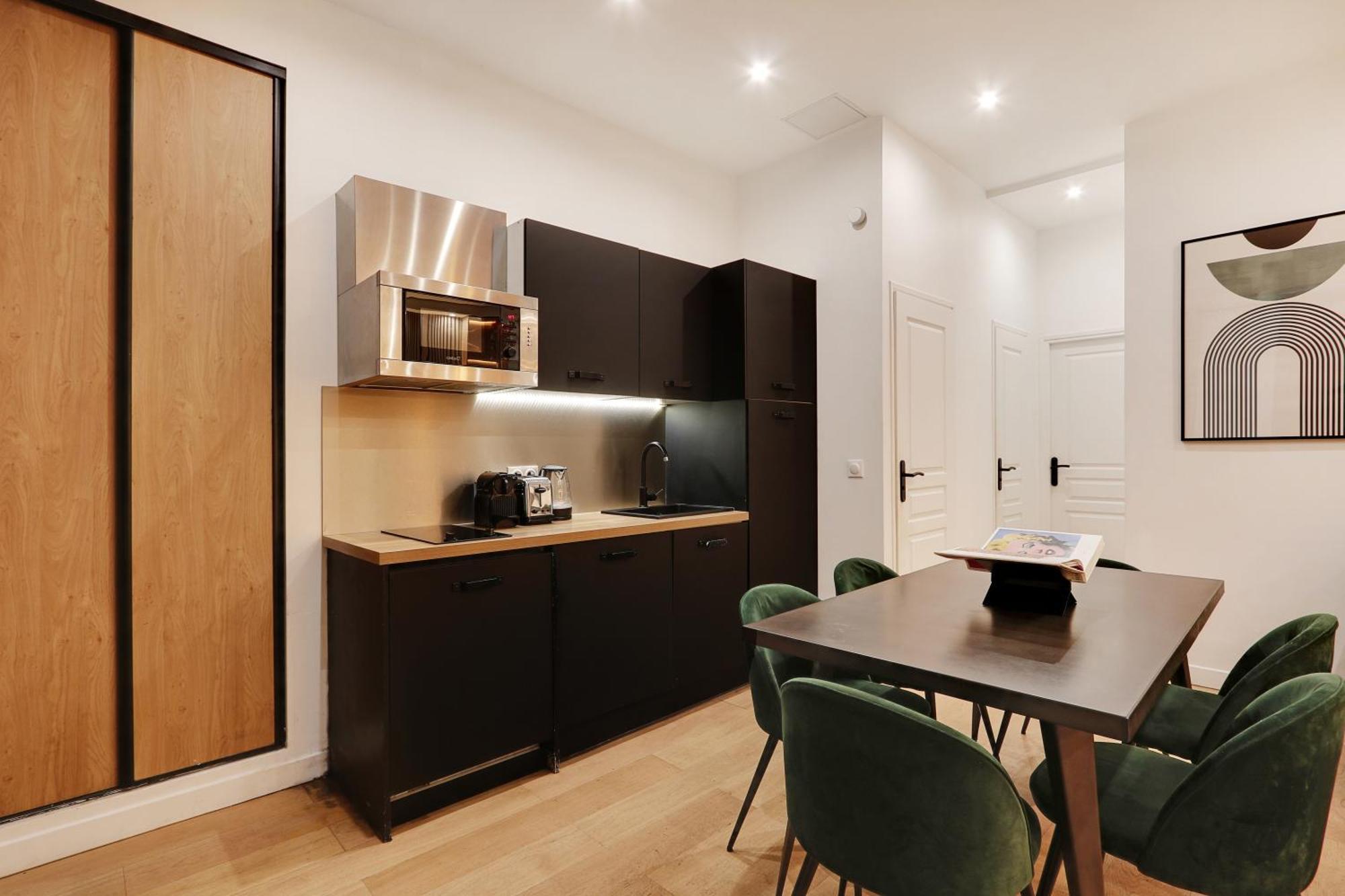 Pick A Flat's In Montmartre - Rue Pierre Fontaine Paris