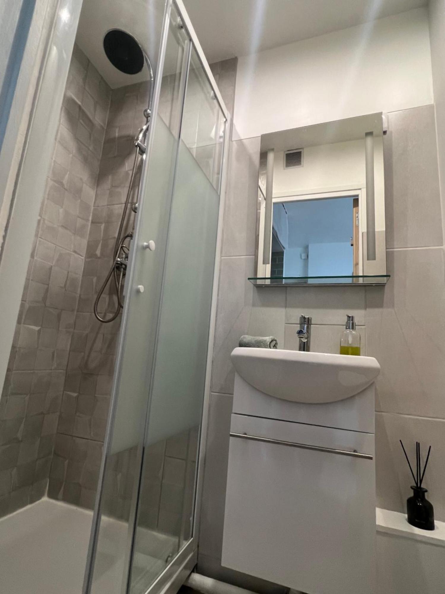 Vue Montmartre & Balcon Apartment *