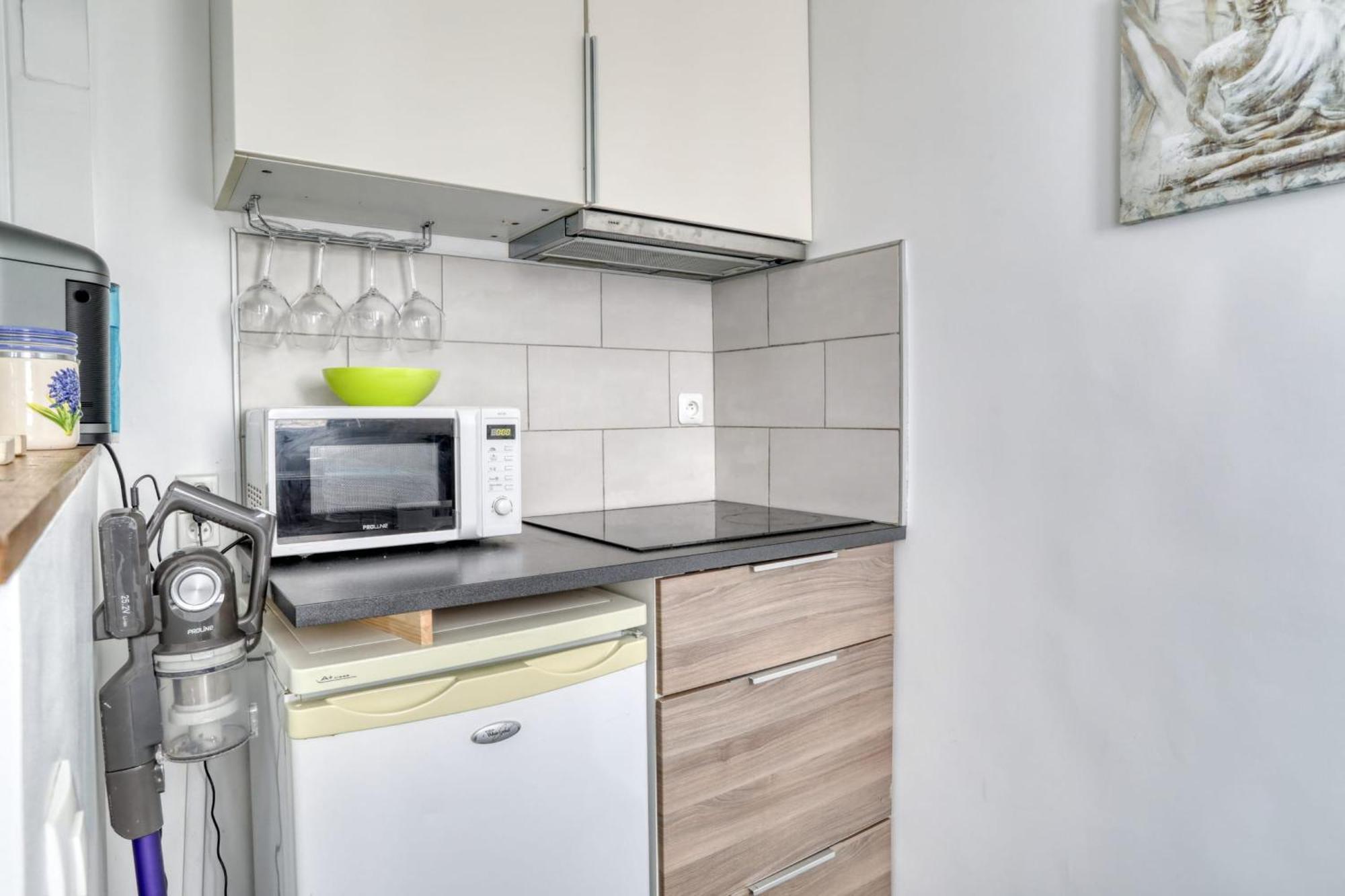 Grand Spacieux Renove Metro Wifi Apartment