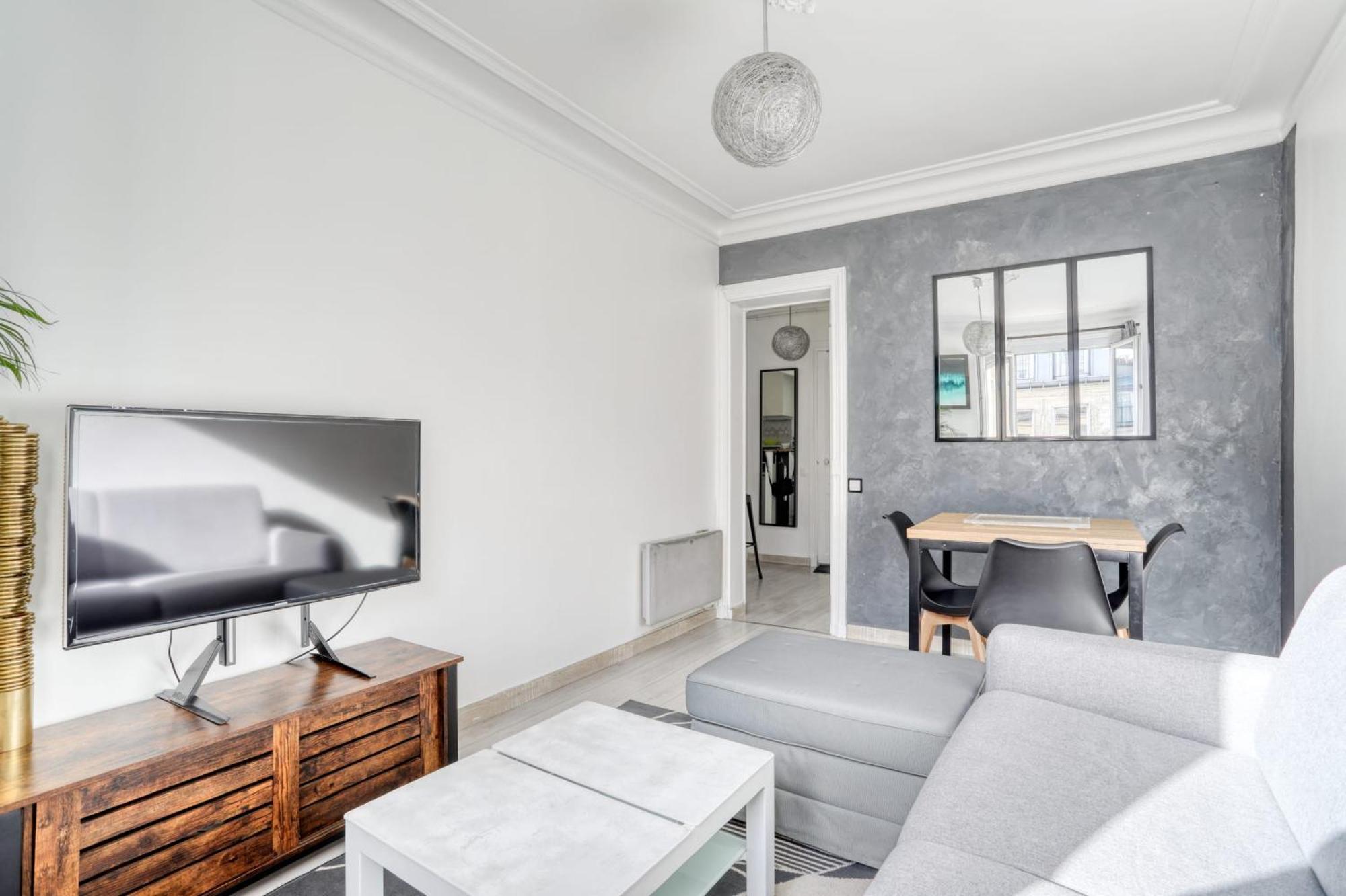 Grand Spacieux Renove Metro Wifi Apartment