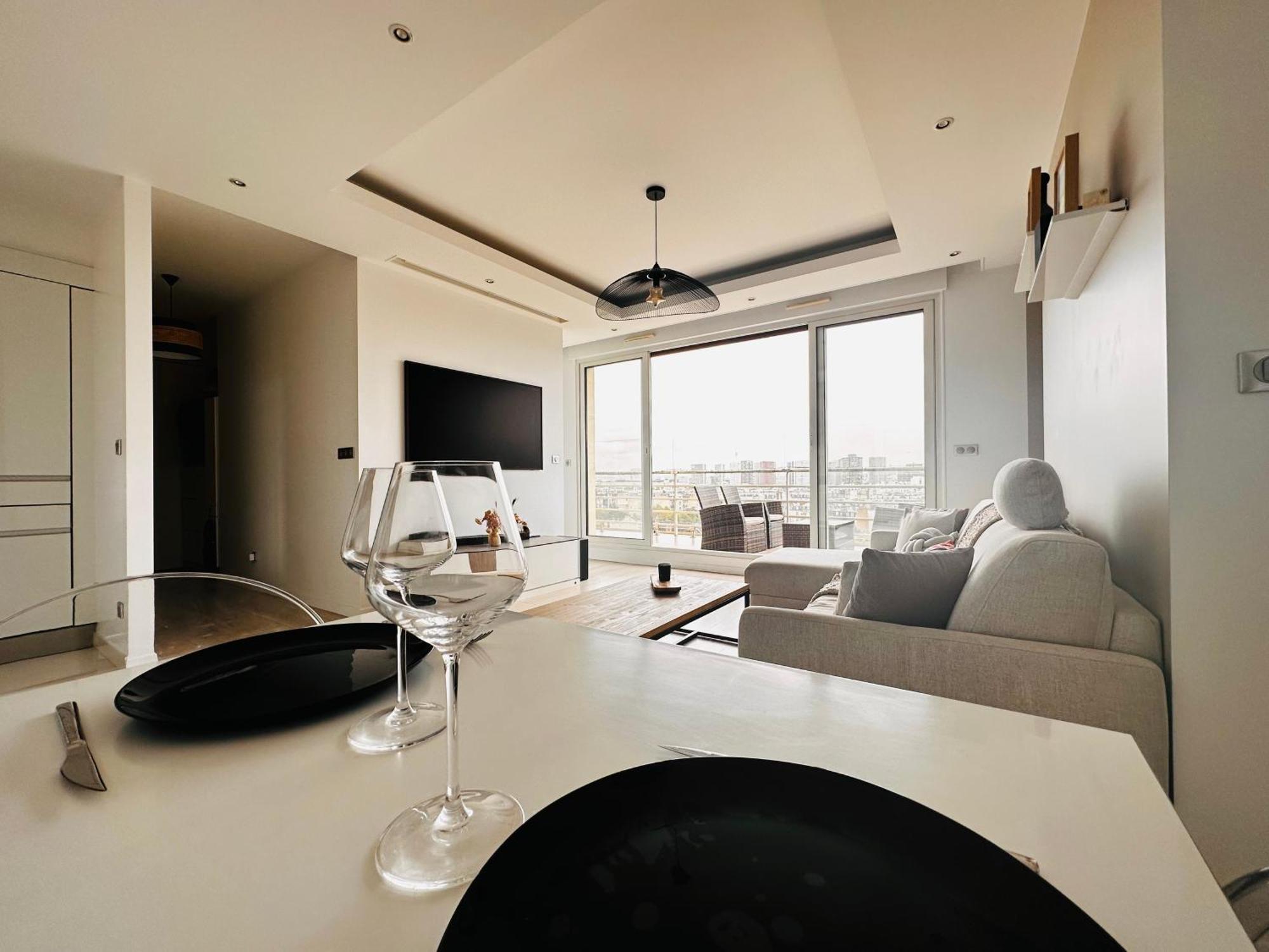 Luxury Flat With Terrace & Eiffel Tower View *