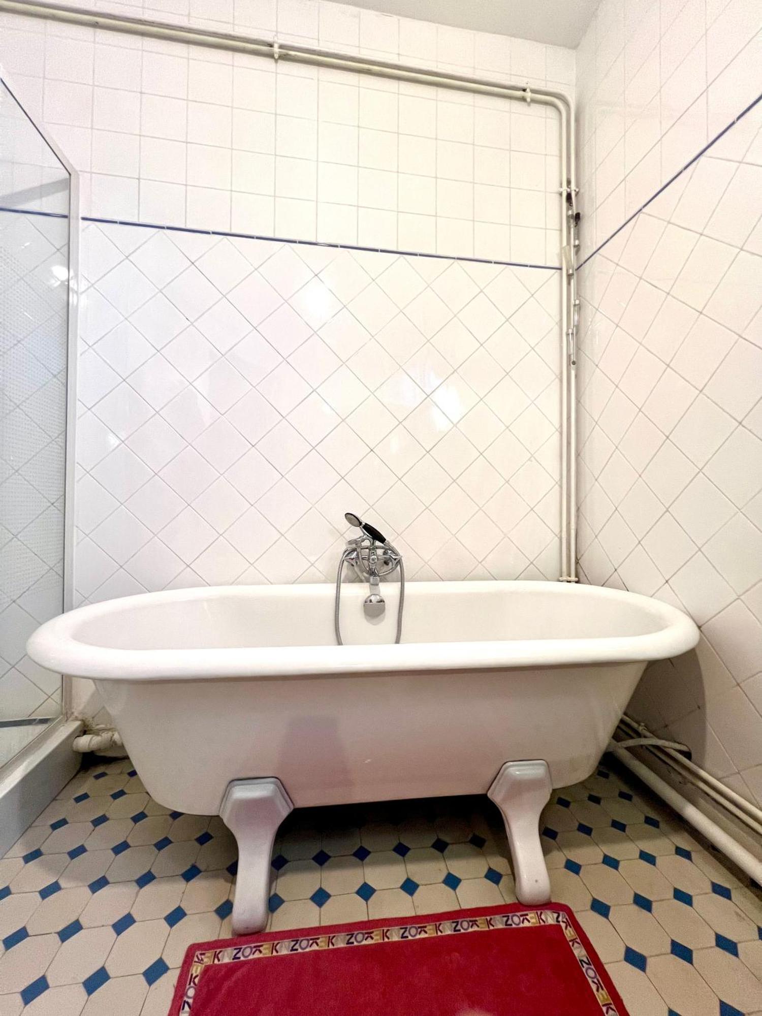 2 Bedrooms Chic 18th District *