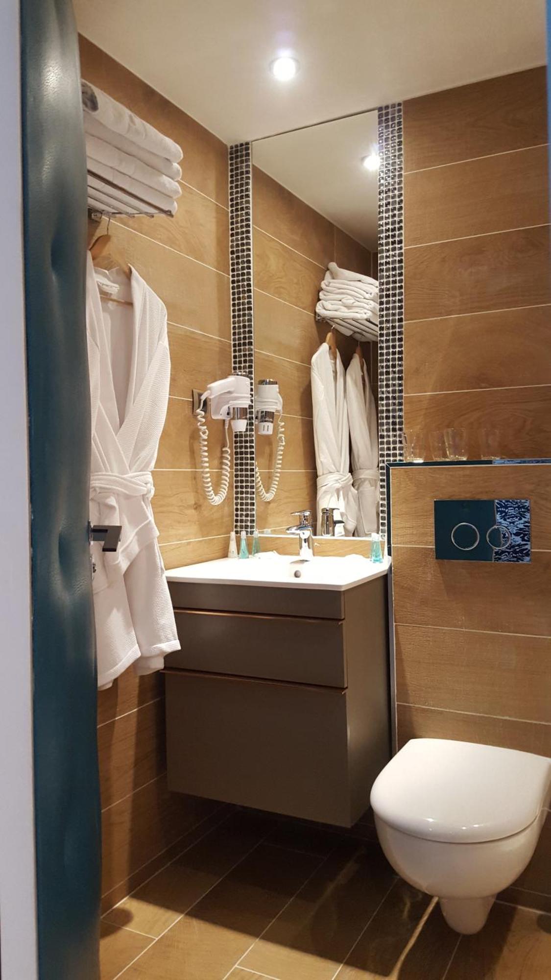 Du Mont Blanc Hotel Paris