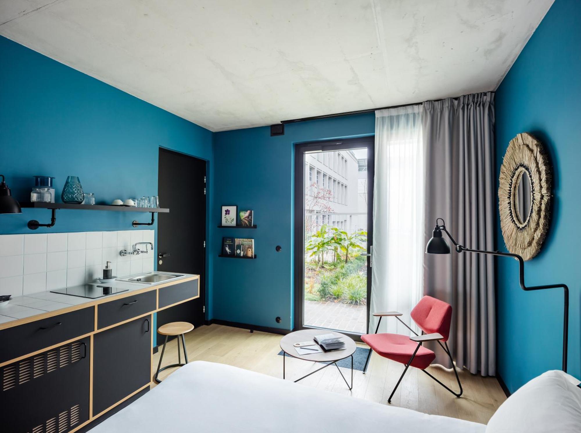 Deskopolitan House 3*