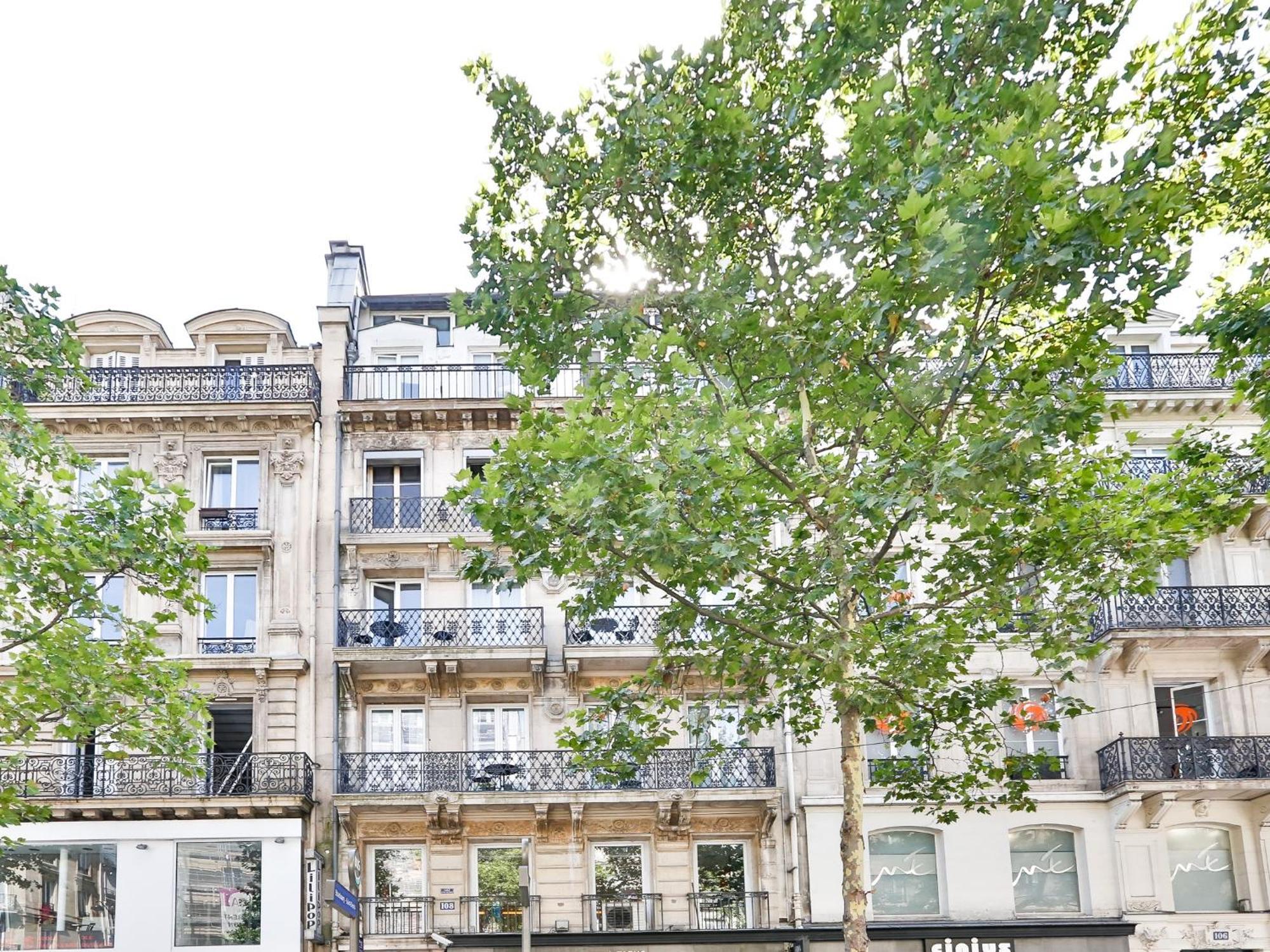 Blue Nights - Sebastopol Apartment Paris