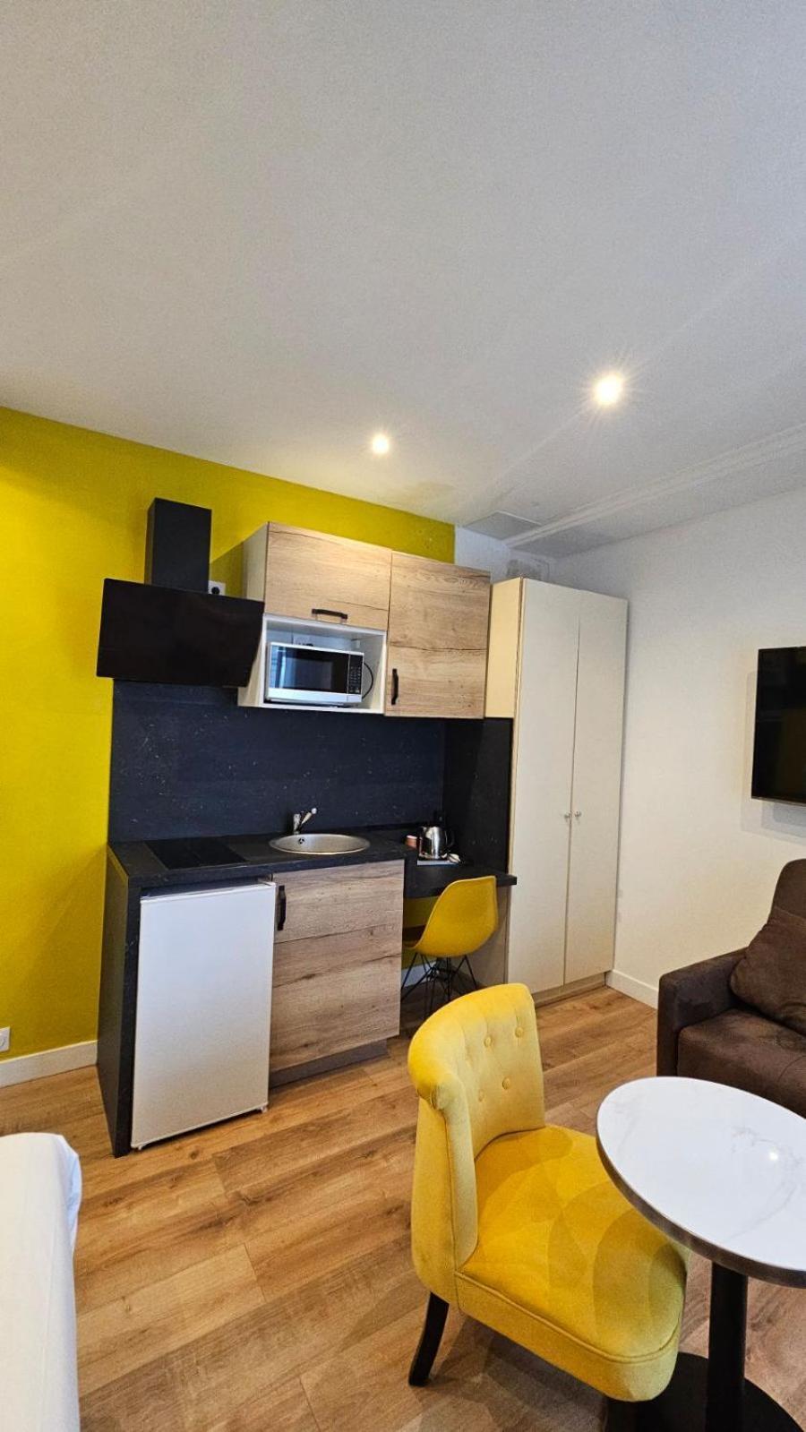 Hotel Panam Gambetta- Place Gambetta-mairie De Gambetta Paris