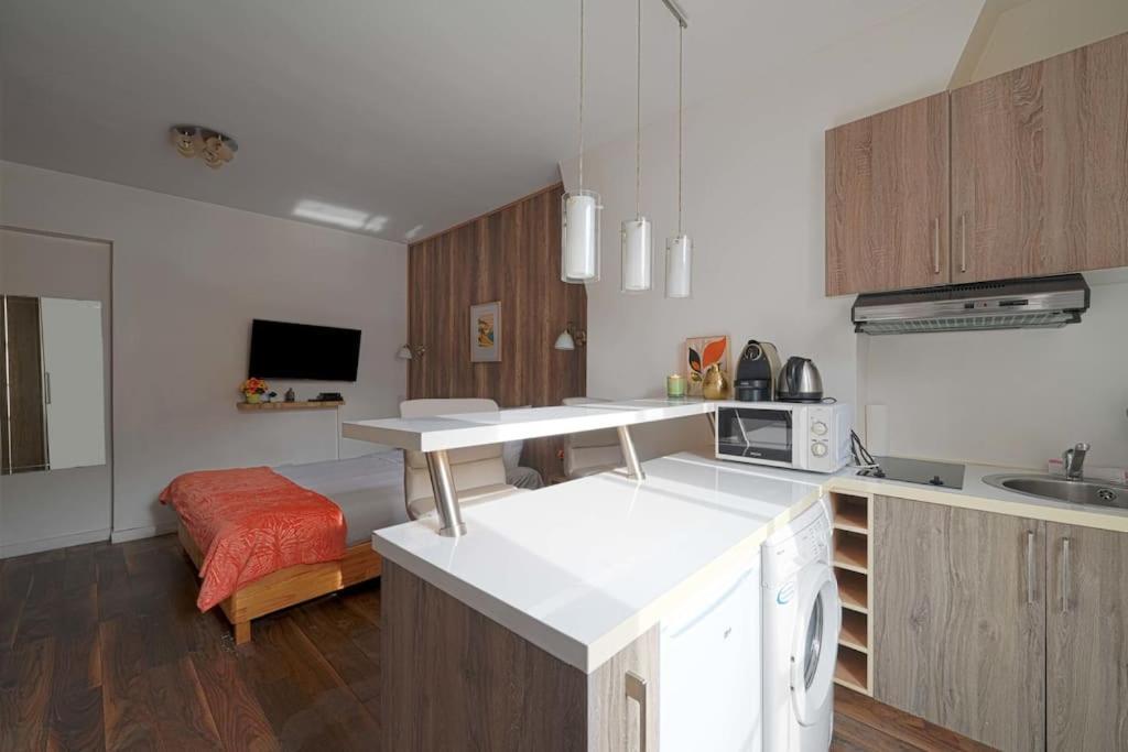 Apartment For 2 Close To Champs De Mars Paris