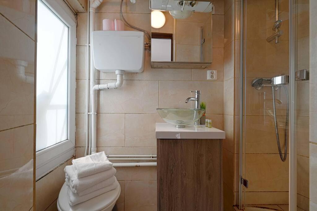 Apartment For 2 Close To Champs De Mars Paris