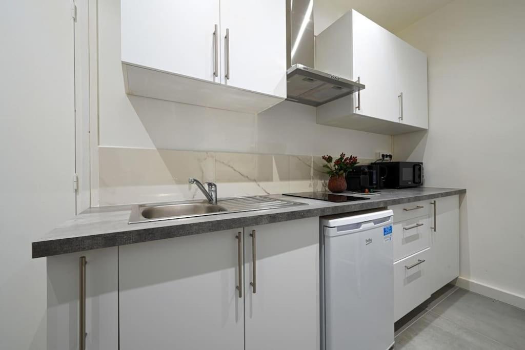 Apartment Fresh & Floral - Large Studio For 4 - Batignolles *