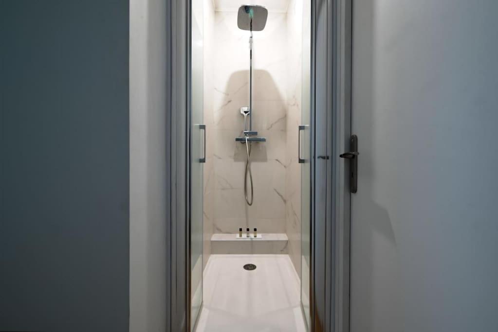 Apartment Fresh & Floral - Large Studio For 4 - Batignolles