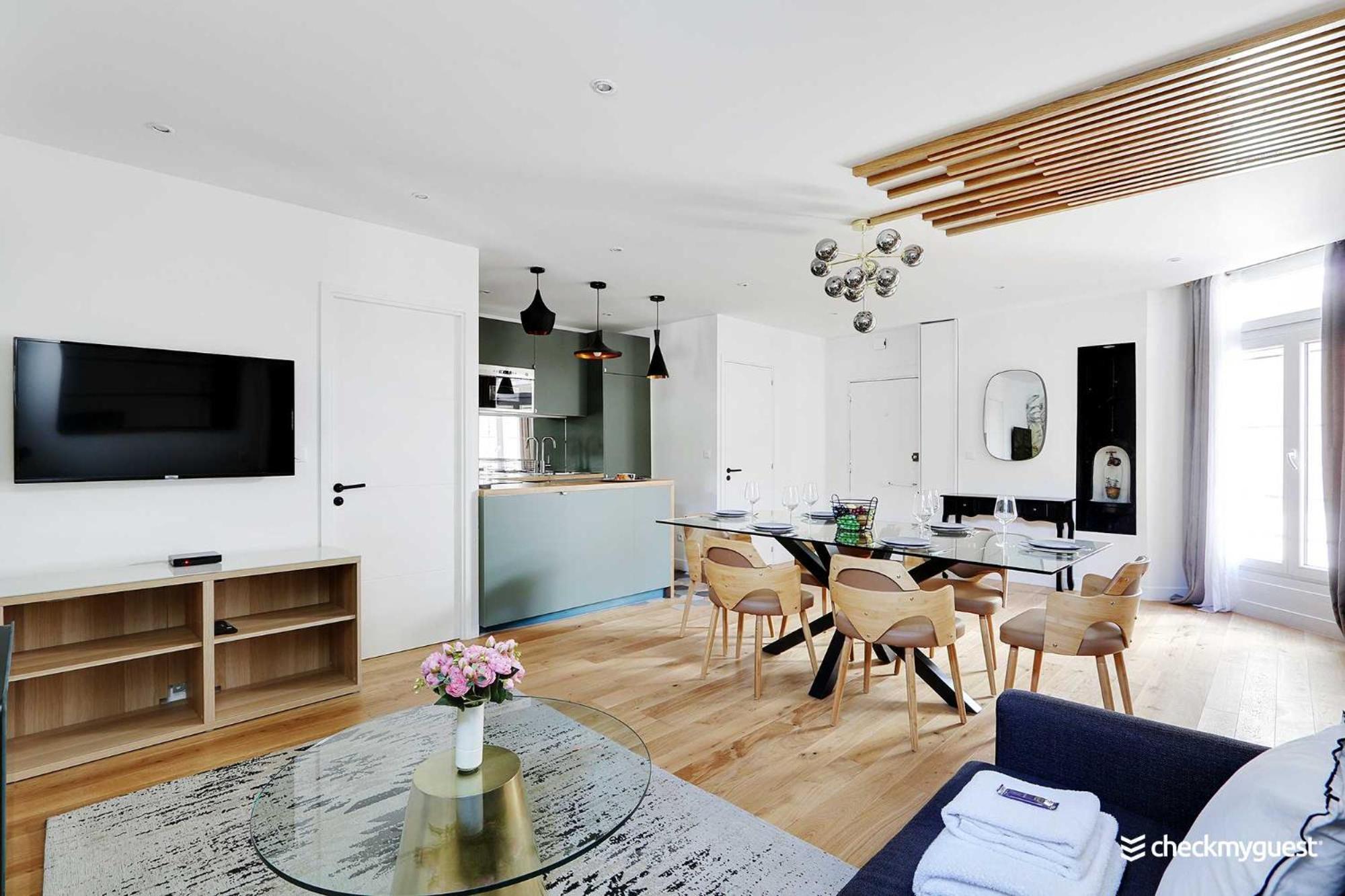Lovely Montorgeuil 6p Apartment