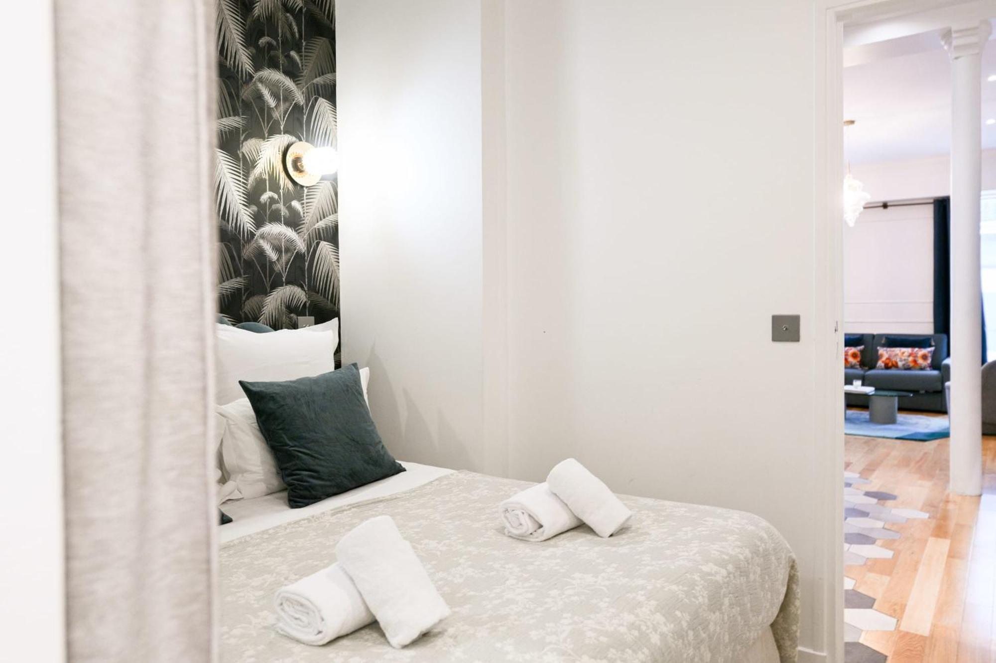 Apartment Le Marais Pl De La Bastille 3bd 3bth For 10 Guests *